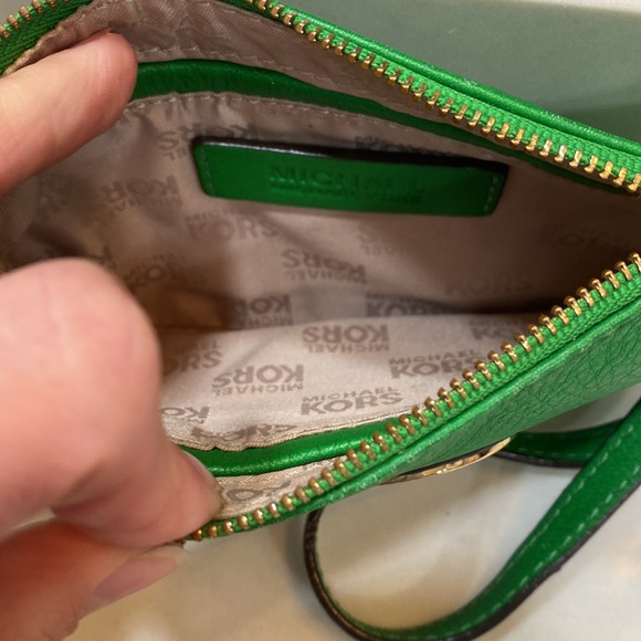 MK green wristlet - Picture 4 of 6